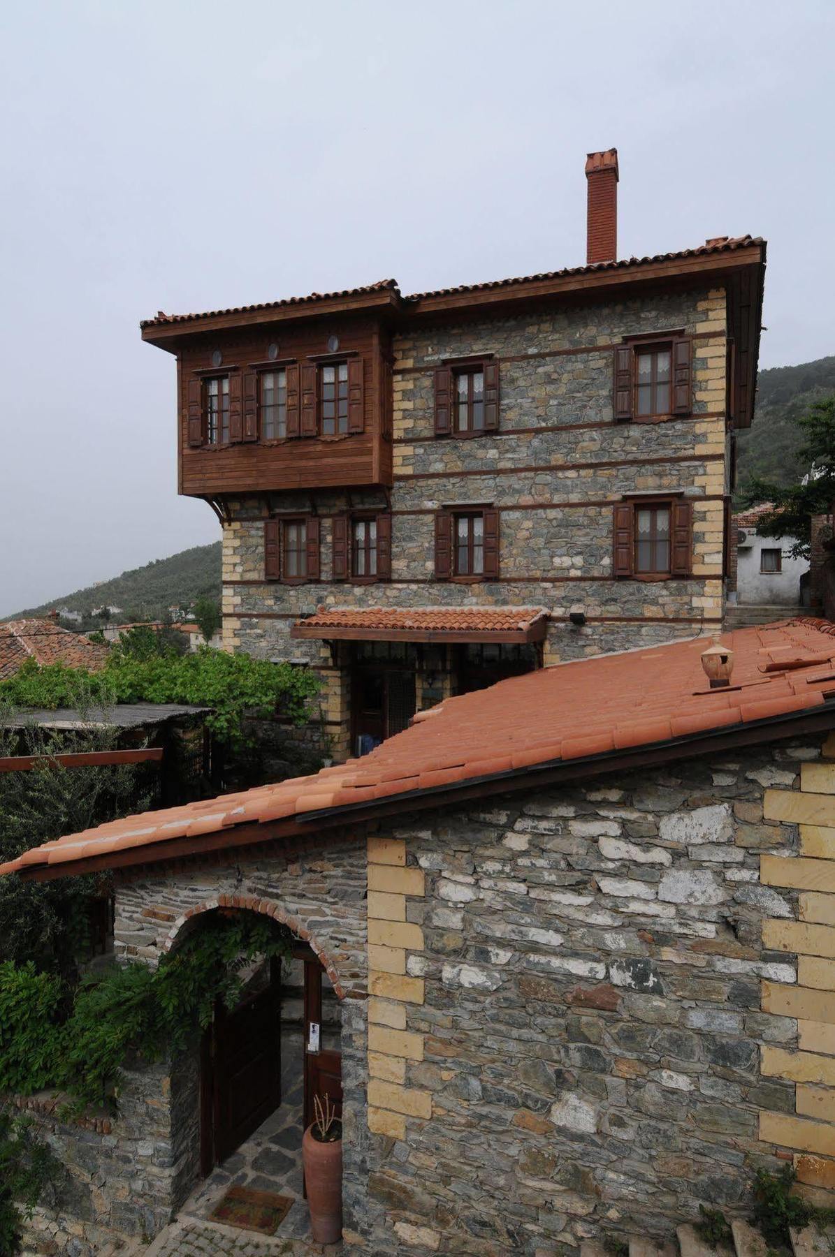 Altin Cesmeli Konak Hotel อัลทิโนลุค ภายนอก รูปภาพ